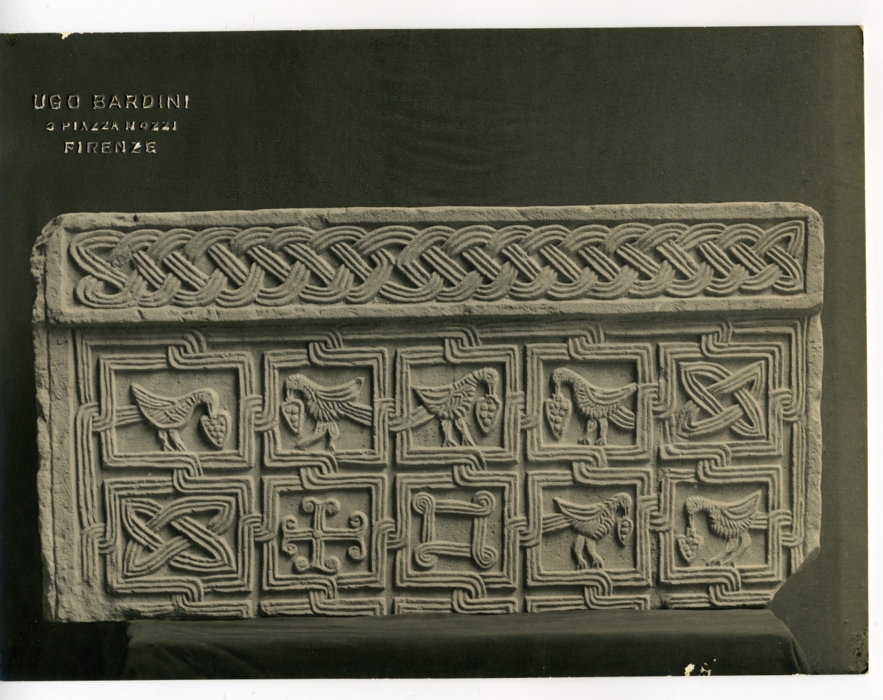 fregio architettonico/ frammento (positivo) di anonimo (prima metà XX)