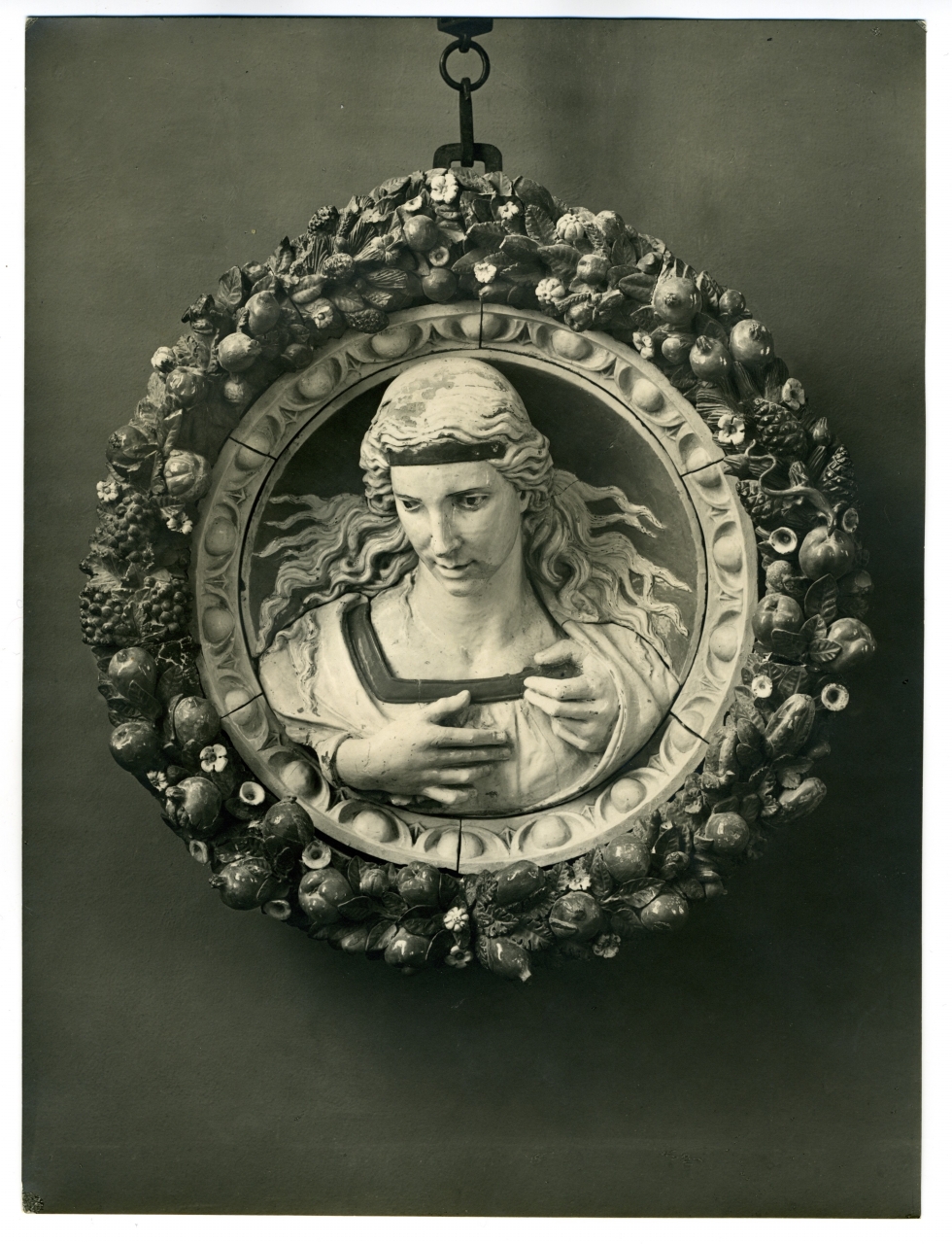 tondo con busto femminile (Didone?) - scultura (positivo) di anonimo (prima metà XX)