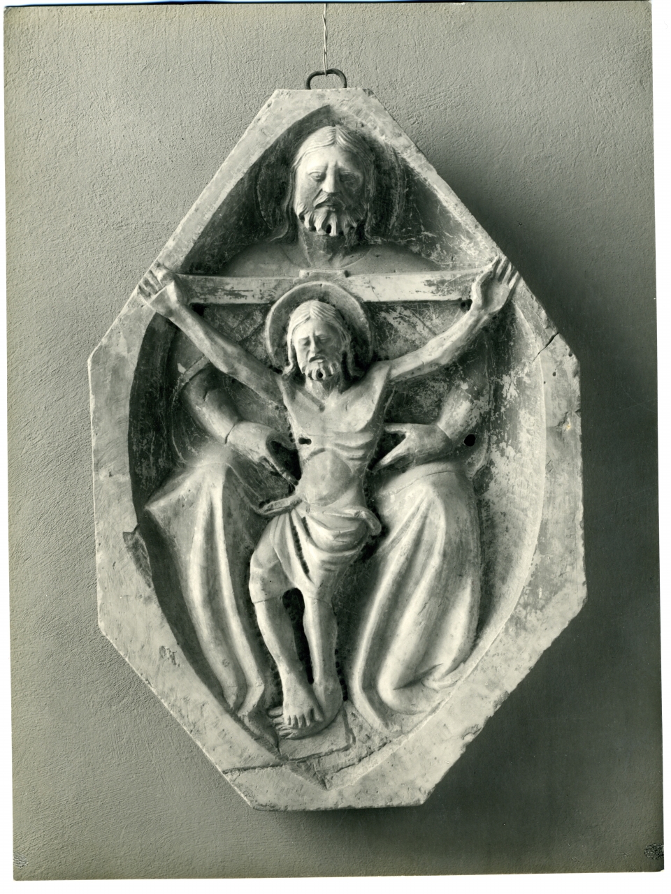 formella con Cristo crocifisso e Dio Padre - scultura (positivo) di anonimo (prima metà XX)
