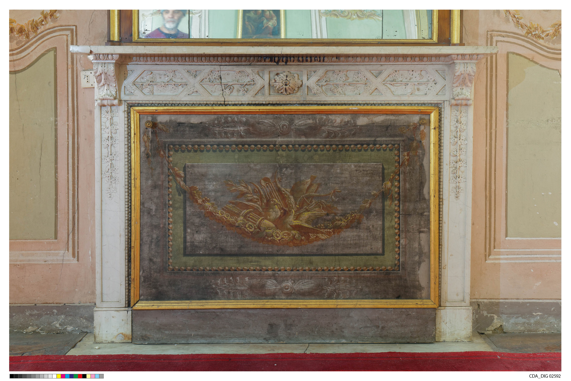ghirlanda con arco, frecce, strumenti musicali e coppia di colombe (mostra di camino) - manifattura piemontese (prima metà XIX)