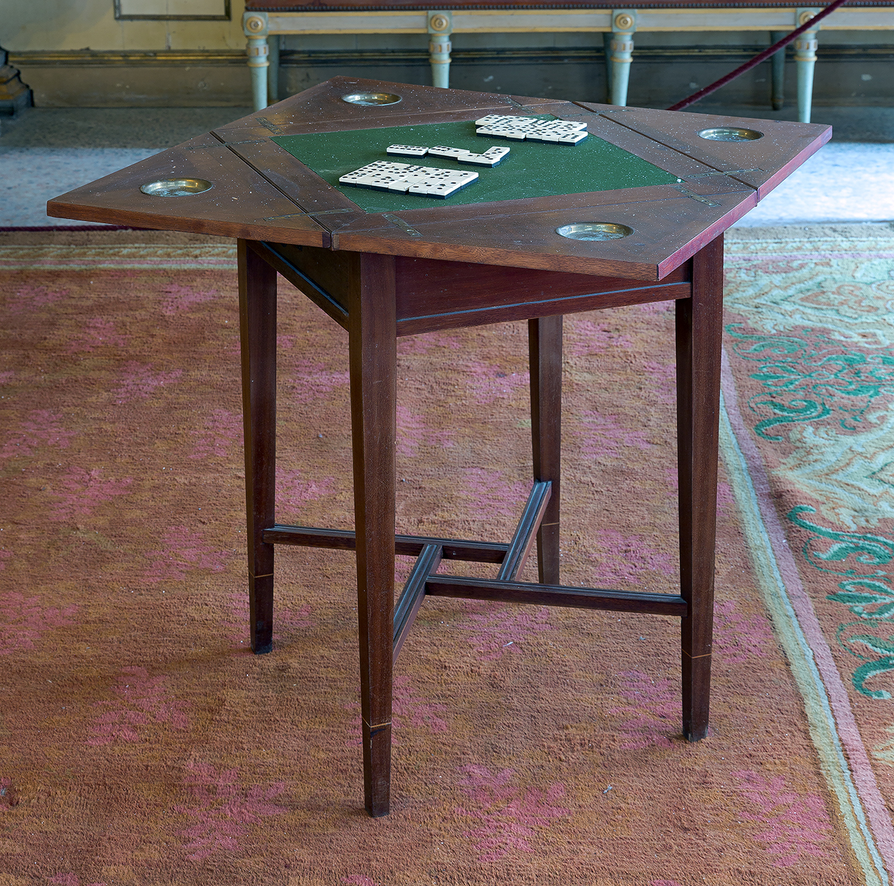 tavolino da gioco - a fazzoletto - ambito inglese (fine sec. XIX)