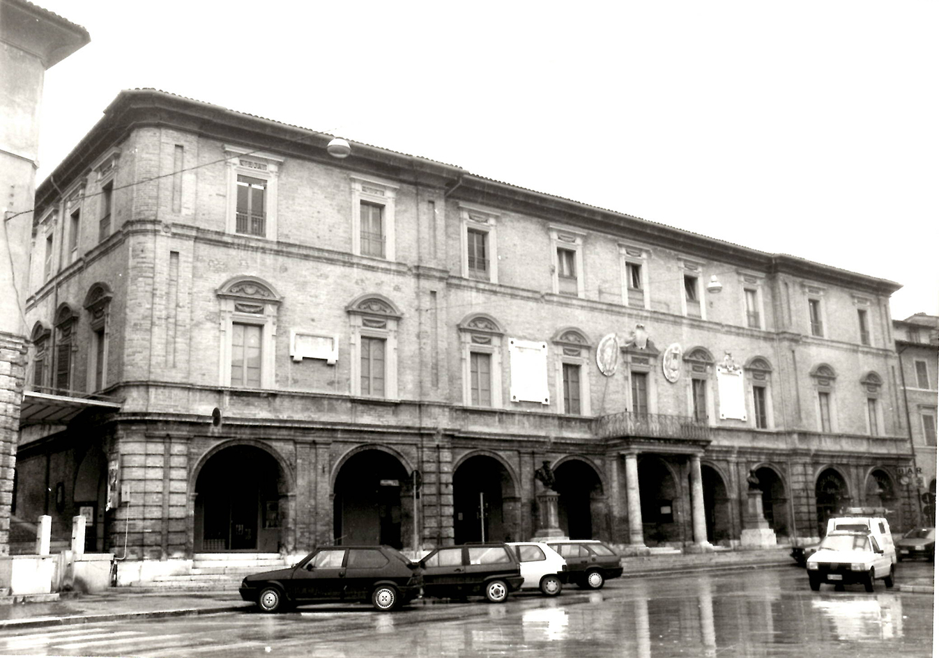 Palazzo del Comune (palazzo, comunale) - San Severino Marche (MC)  <br>Condizioni d'uso: <a class='link-esterno' href='https://docs.italia.it/italia/icdp/icdp-pnd-circolazione-riuso-docs/it/v1.0-giugno-2022/testo-etichetta-BCS.html' target='_bcs'>Beni Culturali Standard (BCS)</a>