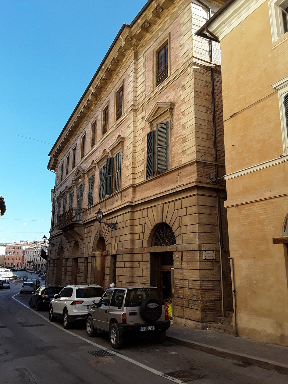 Palazzo Margarucci Parteguelfa (palazzo, signorile) - San Severino Marche (MC)  <br>Condizioni d'uso: <a class='link-esterno' href='https://docs.italia.it/italia/icdp/icdp-pnd-circolazione-riuso-docs/it/v1.0-giugno-2022/testo-etichetta-BCS.html' target='_bcs'>Beni Culturali Standard (BCS)</a>