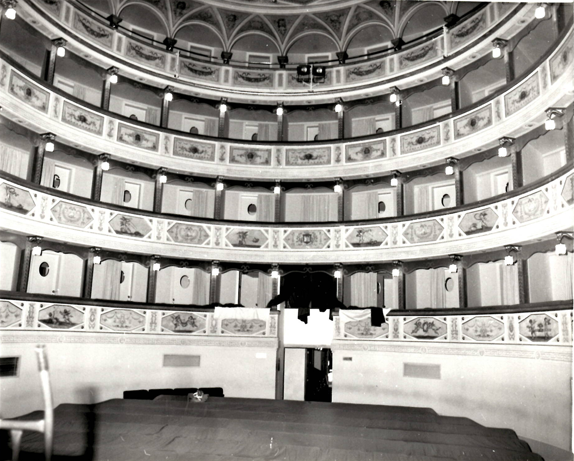 Teatro Feronia (Teatro) - San Severino Marche (MC)  <br>Condizioni d'uso: <a class='link-esterno' href='https://docs.italia.it/italia/icdp/icdp-pnd-circolazione-riuso-docs/it/v1.0-giugno-2022/testo-etichetta-BCS.html' target='_bcs'>Beni Culturali Standard (BCS)</a>