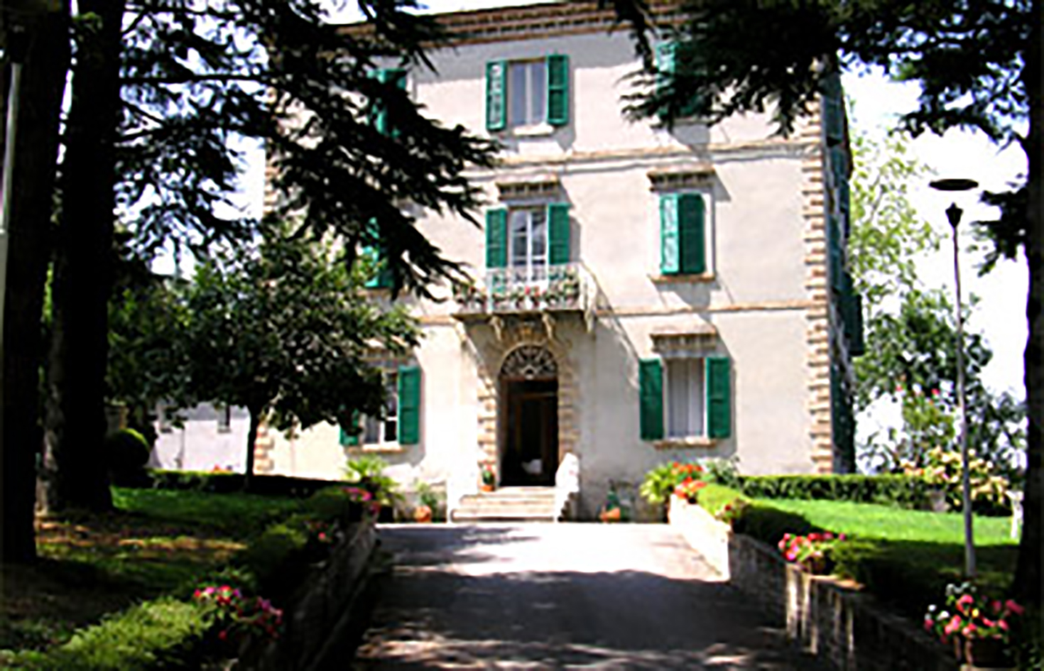 Villa La Villa (villa, suburbana) - Sarnano (MC)  <br>Condizioni d'uso: <a class='link-esterno' href='https://docs.italia.it/italia/icdp/icdp-pnd-circolazione-riuso-docs/it/v1.0-giugno-2022/testo-etichetta-BCS.html' target='_bcs'>Beni Culturali Standard (BCS)</a>