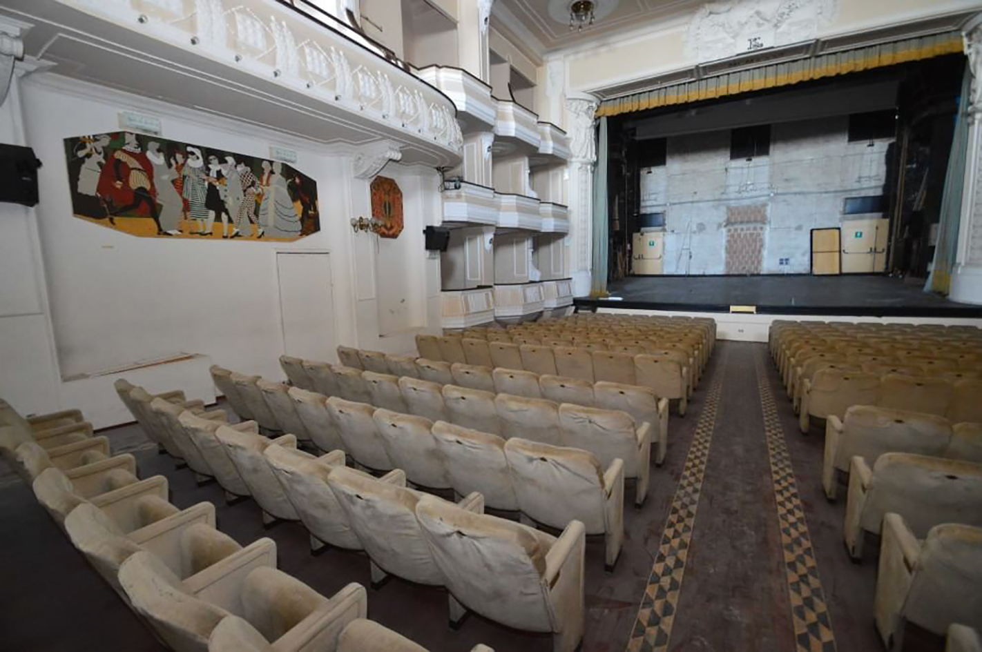Teatro Kursaal Santa Lucia (teatro) - Bari (BA)  <br>Condizioni d'uso: <a class='link-esterno' href='https://docs.italia.it/italia/icdp/icdp-pnd-circolazione-riuso-docs/it/v1.0-giugno-2022/testo-etichetta-BCS.html' target='_bcs'>Beni Culturali Standard (BCS)</a>