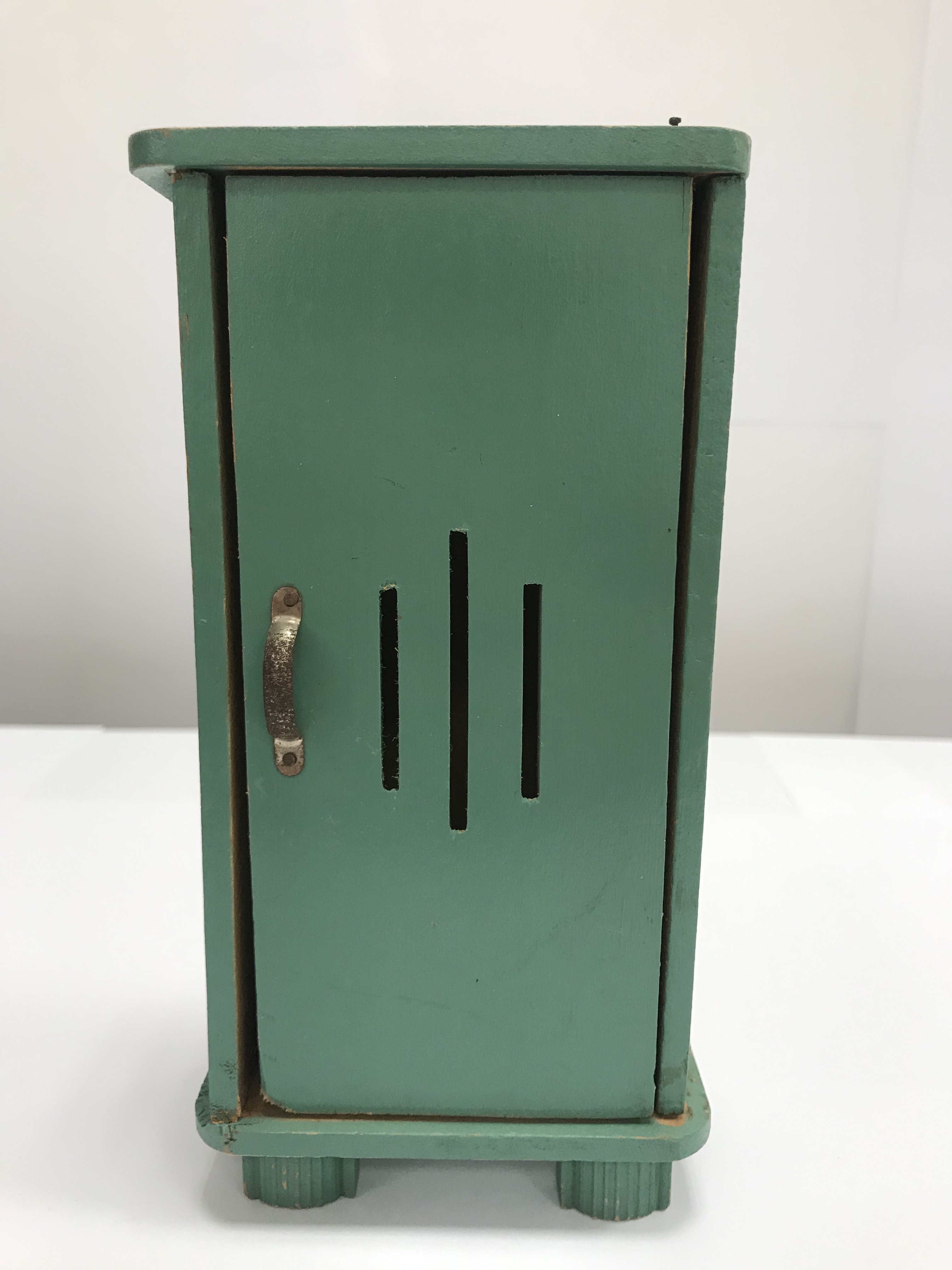 armadio, giocattolo, accessori ludici (metà del XX secolo)