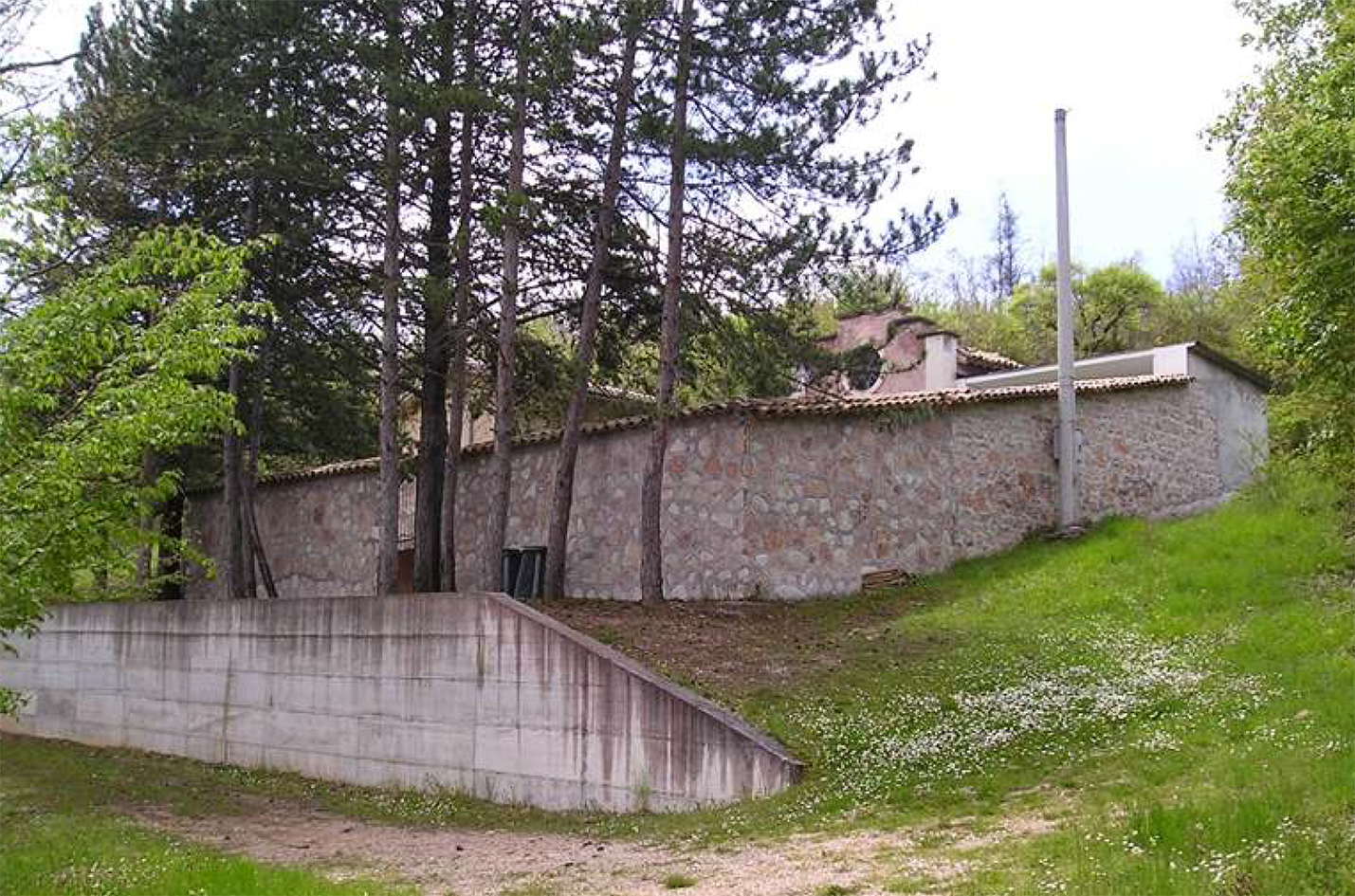 Cimitero di Mevale (cimitero, rurale) - Visso (MC) 