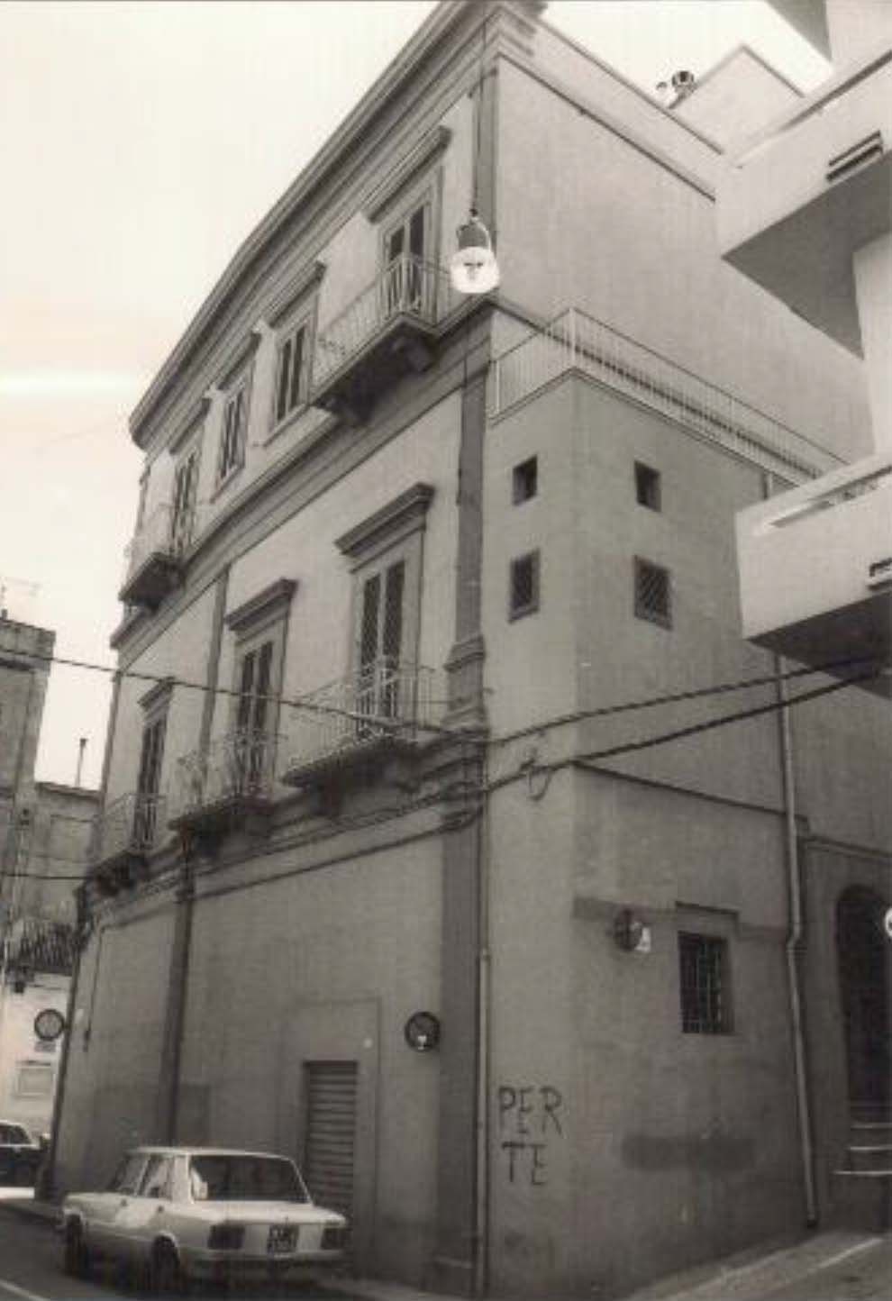 Palazzo Di Giulio (palazzo, privato) - Pisticci (MT) 