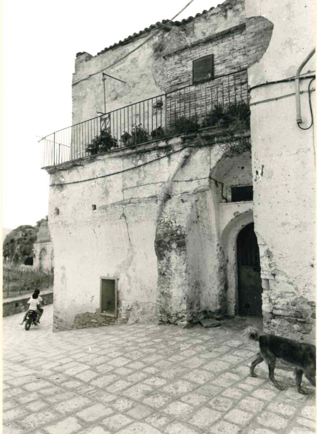 deposito - Tursi (MT)  (XX)