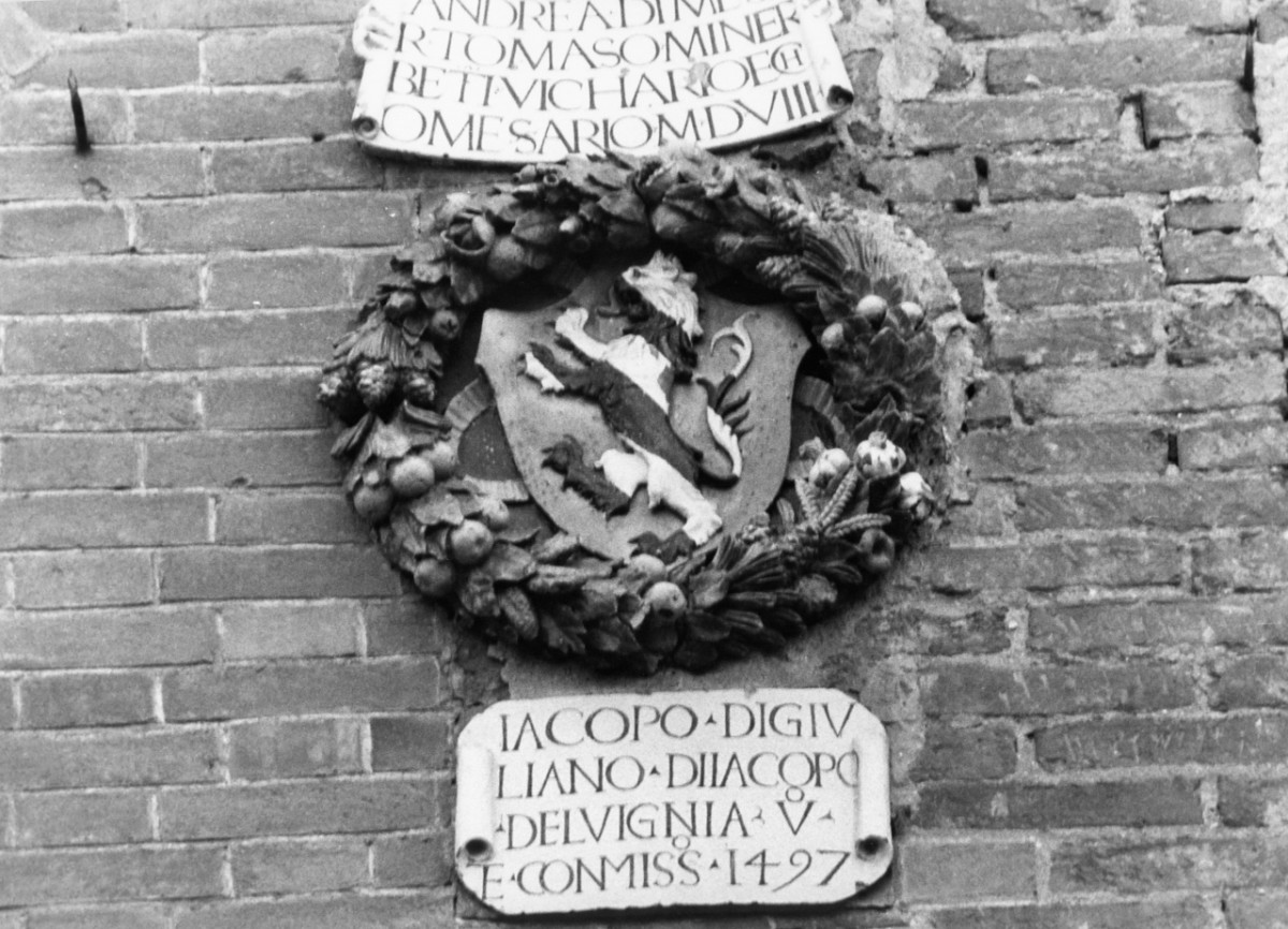 Stemma gentilizio della famiglia Del Vigna, stemma (rilievo) - manifattura fiorentina (sec. XV)