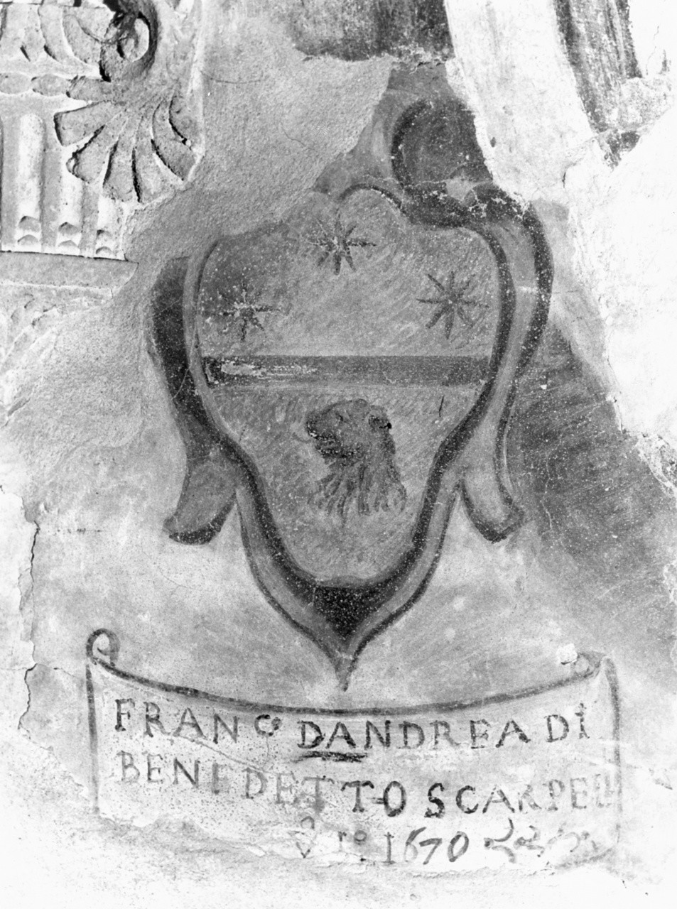 Stemma gentilizio della famiglia Scarpelli, stemma (dipinto murale) - ambito toscano (sec. XVII)