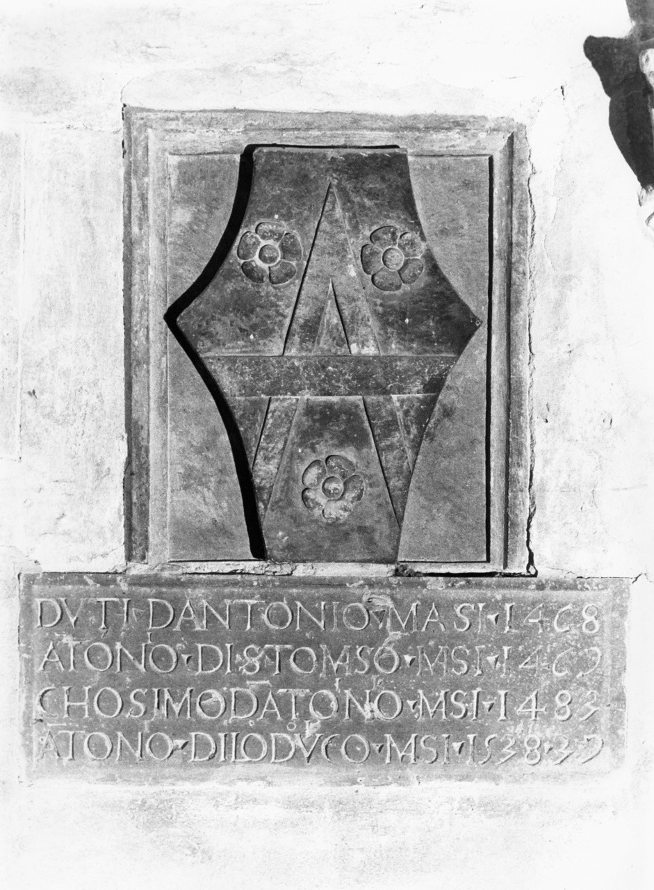 Stemma gentilizio della famiglia Masi, stemma (rilievo) - manifattura toscana (sec. XVI)