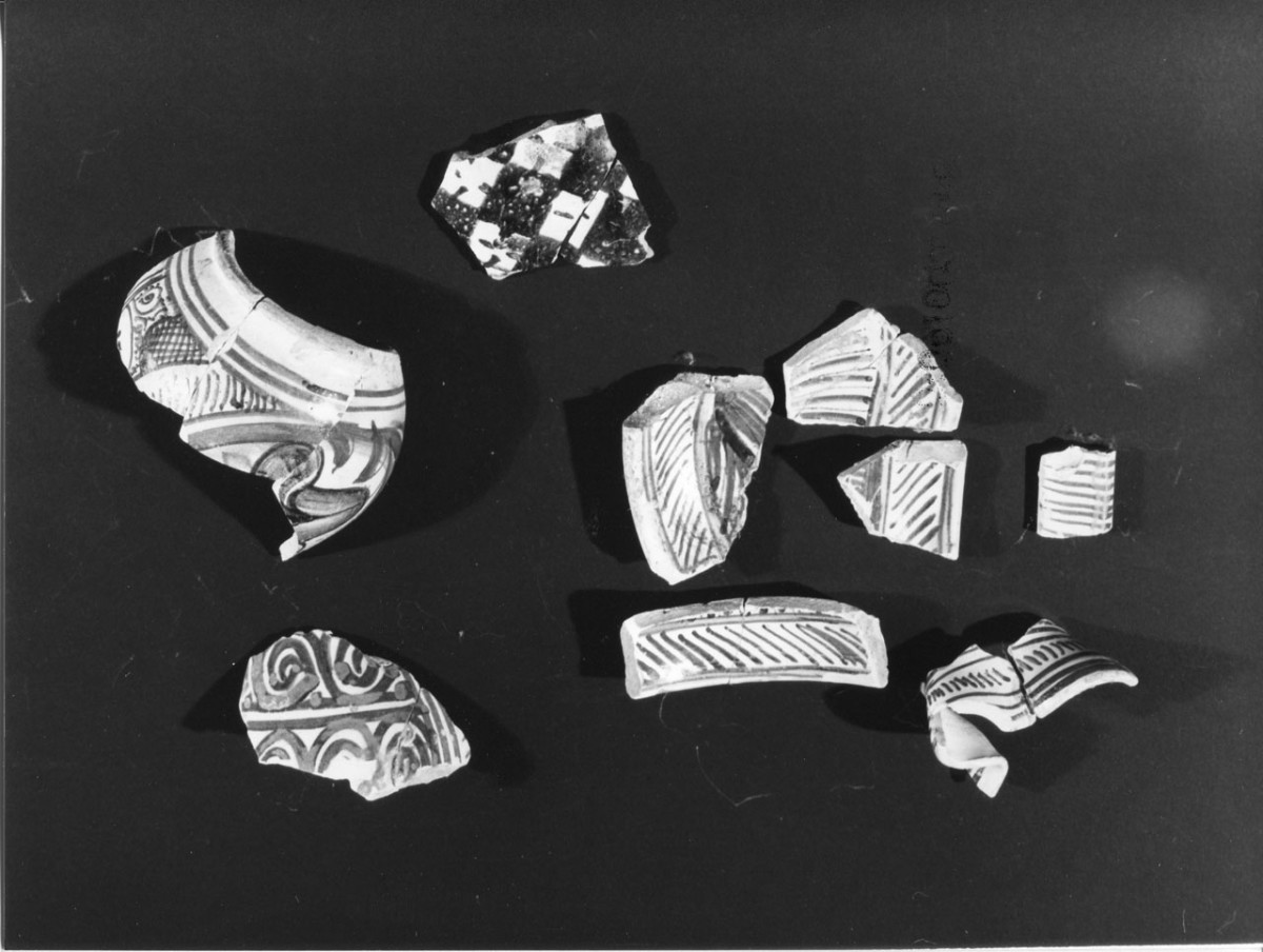 boccale, frammento - bottega tosco-romagnola (seconda metà, inizio sec. XV, sec. XVI)
