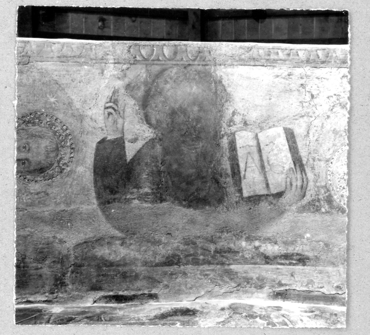 Cristo benedicente (decorazione pittorica) di Badaloni Paolo detto Paolo Schiavo (attribuito) (fine/ inizio sec. XV)