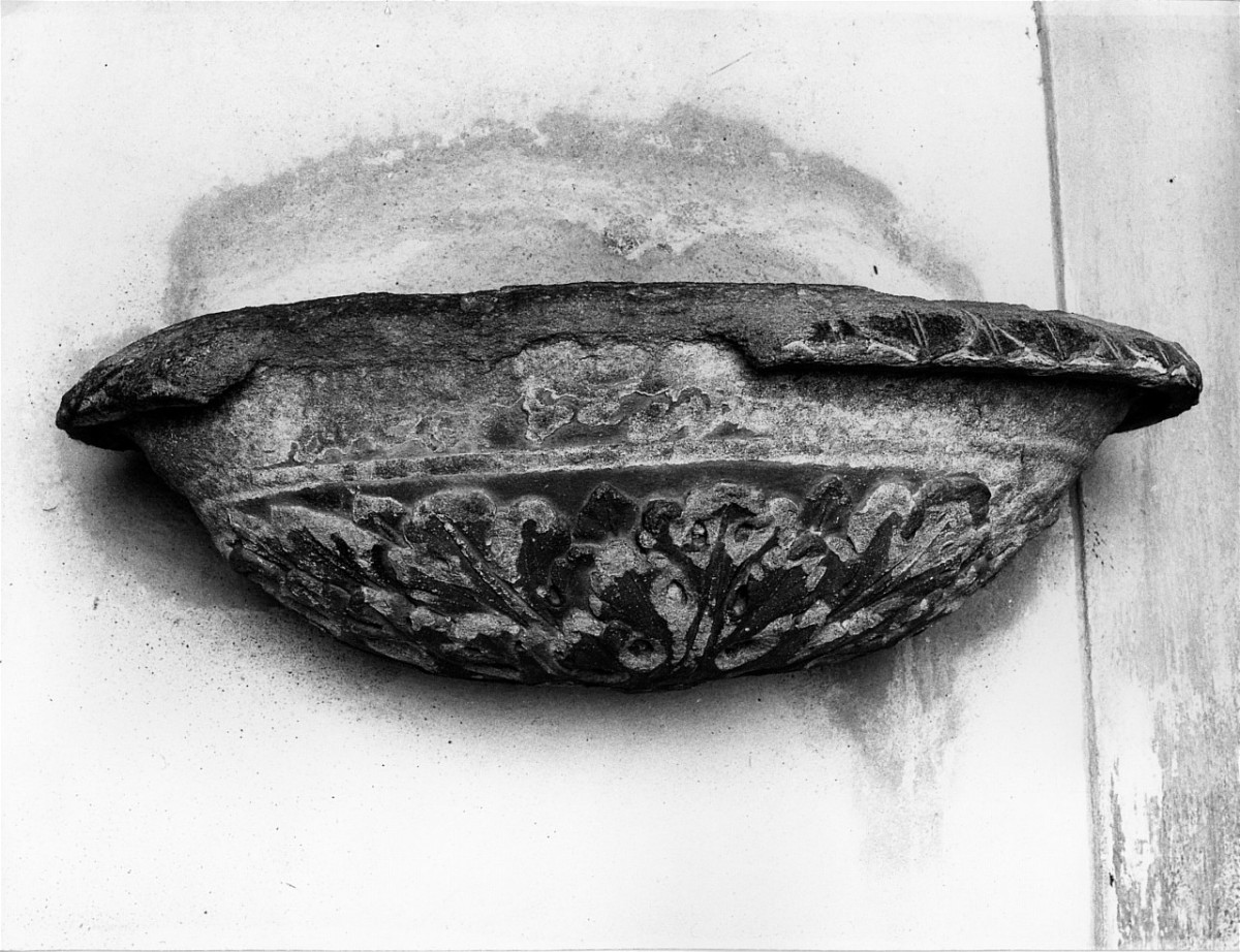 acquasantiera - da parete, opera isolata - manifattura toscana (sec. XVIII)