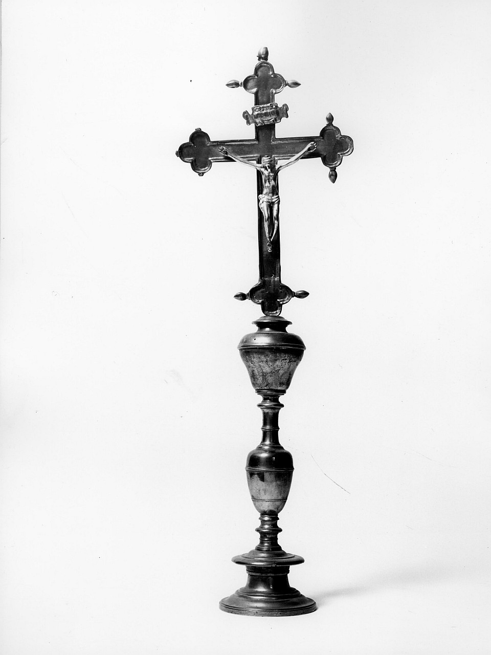 Cristo crocifisso (croce astile) - bottega toscana (sec. XVIII)