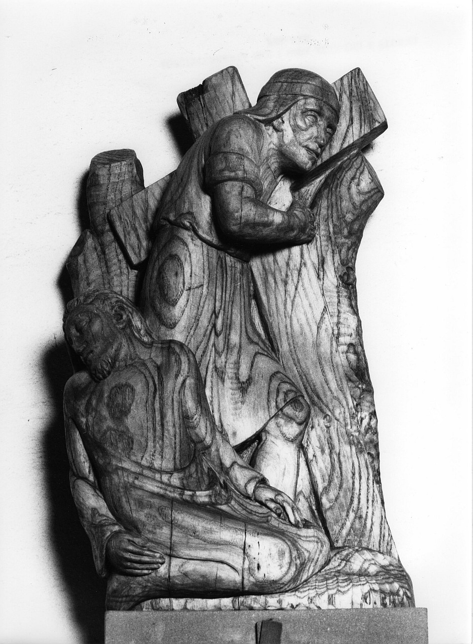 stazione V: Gesù aiutato da Simone il Cireneo a portare la croce (scultura, elemento d'insieme) di Bartoli Umberto (secc. XIX/ XX)