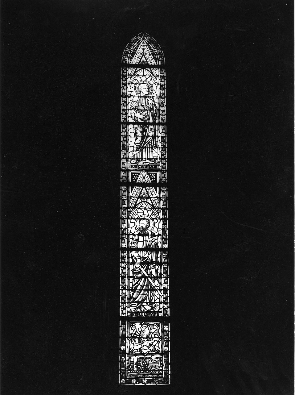 Santi Pietro e Paolo (vetrata dipinta) di Barbieri Ernesto (secondo quarto sec. XX)