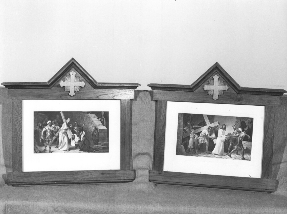 stazione V: Gesù aiutato da Simone il Cireneo a portare la croce (stampa) di Hirmer Max, Fugel Gebhard (sec. XX)