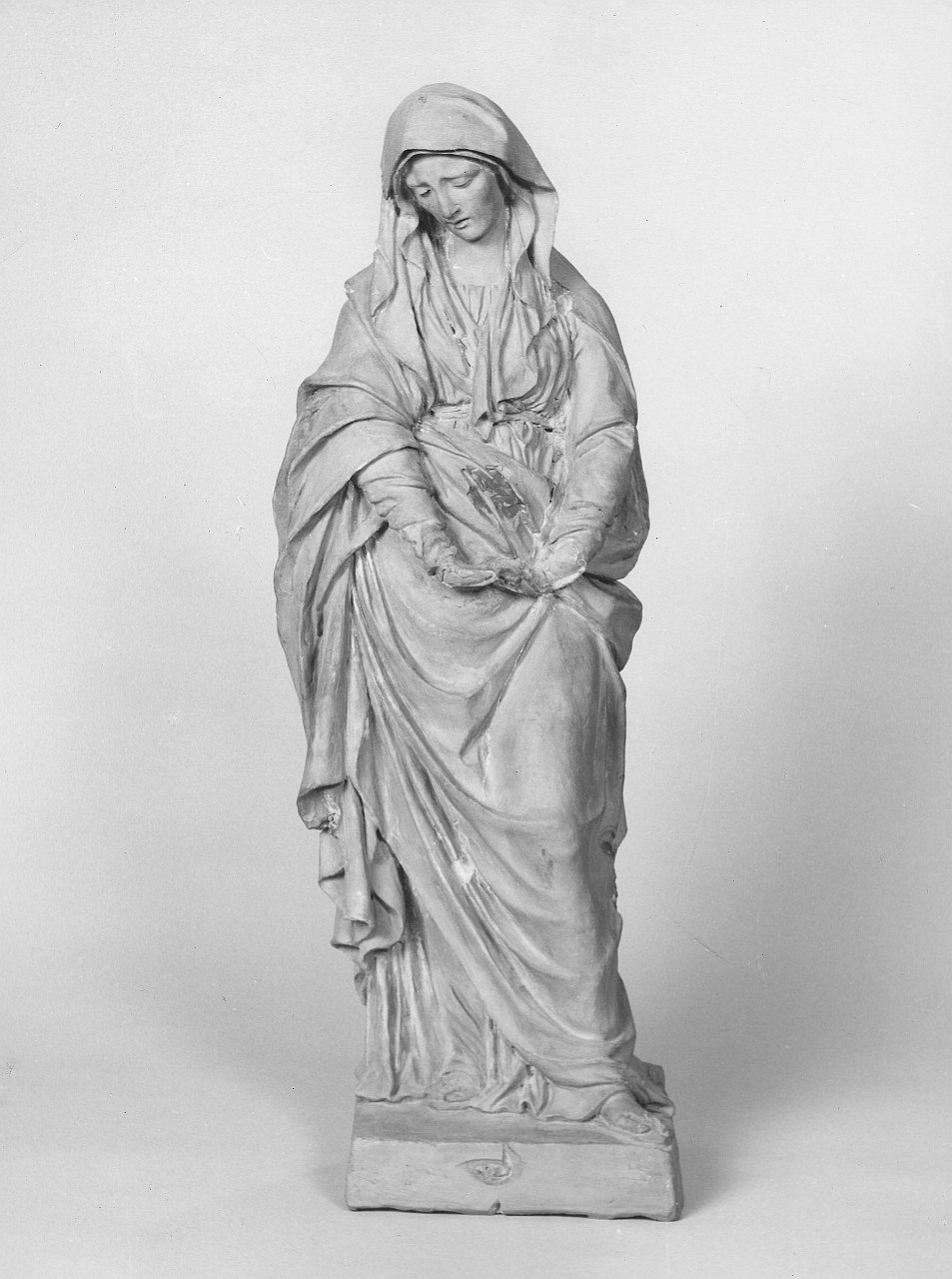 Madonna Addolorata piangente (statuetta devozionale) di Collina Francesco (sec. XX)