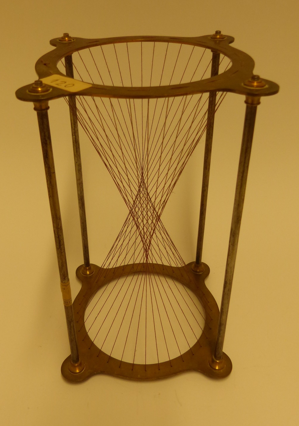Modello in filo con telaio in metallo rappresentante una superficie di uguale pendenza di Luigi Campedelli (metà XX)