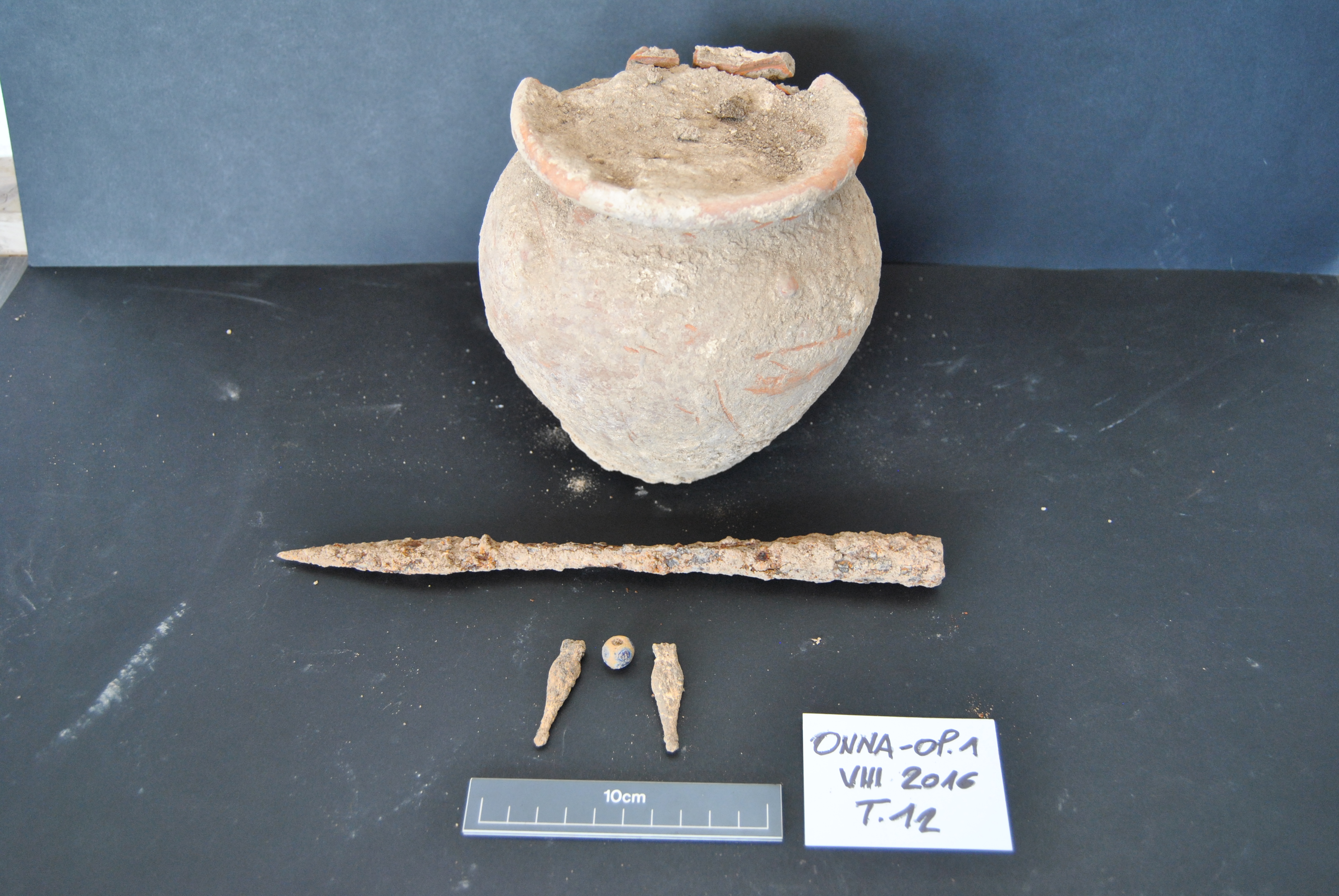 materiale connesso con deposizione/ cassetta (CERAMICA, METALLO, VETRO, OSSO-CORNO-AVORIO) (PERIODIZZAZIONI/ Storia/ Età Preromana)