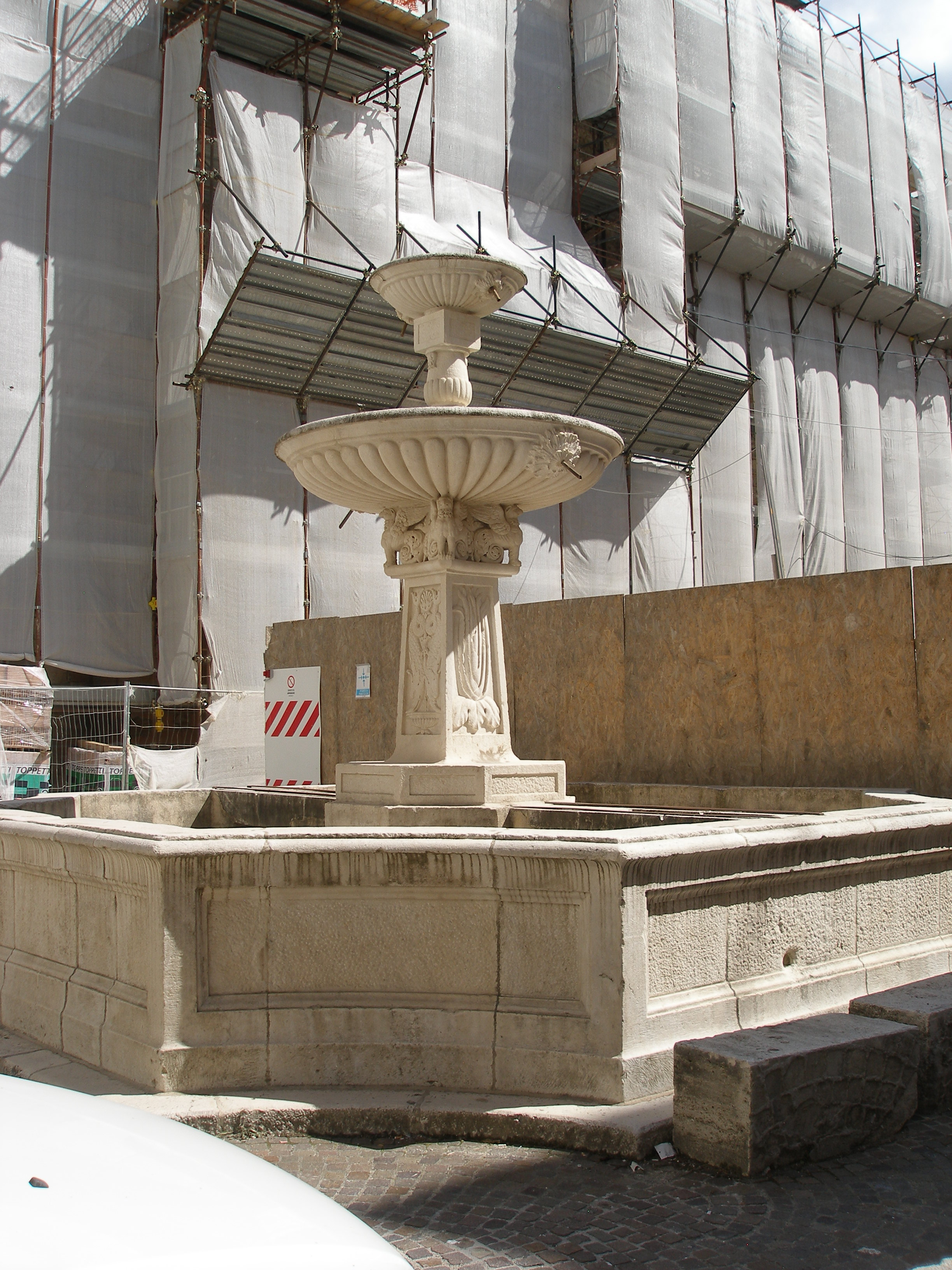 Fontana di Piazza Santa Margherita, Fontana (fontana - monumentale, opera isolata) di Mazzella Giovanni (attribuito) - ambito abruzzese (metà XIX)