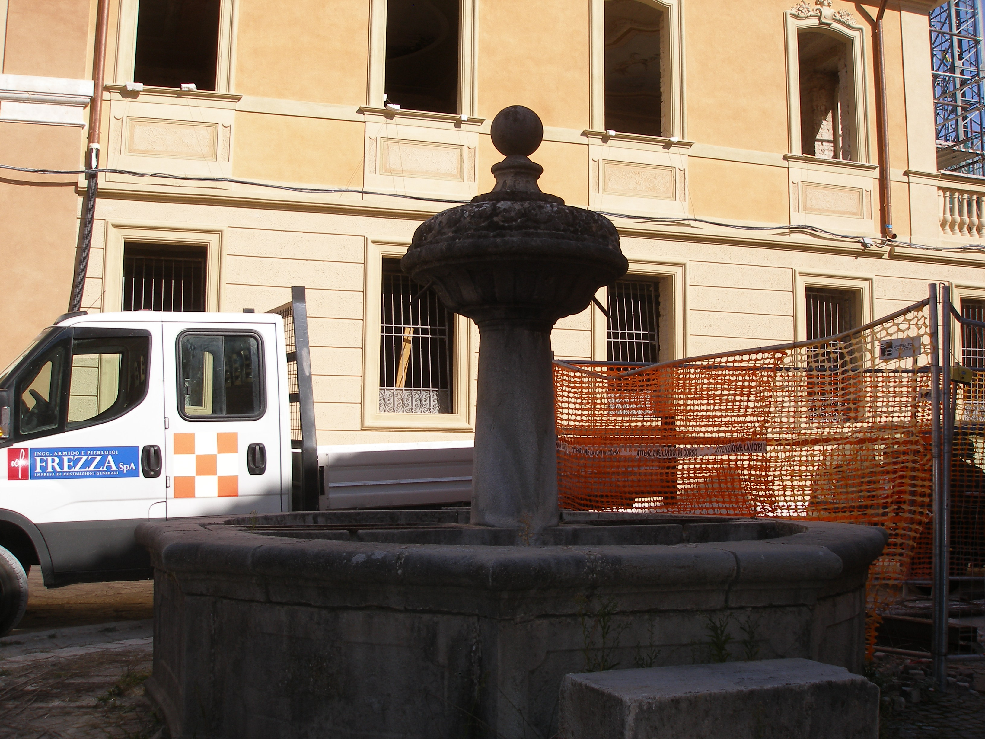 fontana, opera isolata di Giovanni di Mastro Andrea da Como (attribuito) (terzo quarto XV)