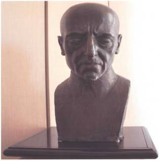 Busto commemorativo di Gabriele D'Annunzio, busto di uomo (busto, opera isolata) di D'Antino Nicola (attribuito) (secondo quarto XX)