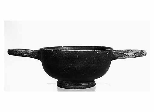 TAZZA BIANSATA - ambito apulo (seconda meta' sec. IV a.C)