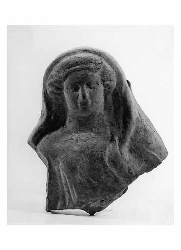 Recumbente con figura femminile (RILIEVO, Iacobone C4 XIII b) - produzione tarantina (prima meta' sec. IV a.C)