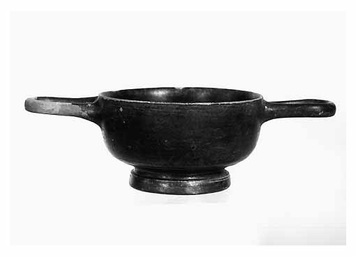 TAZZA BIANSATA - produzione locale (terzo quarto sec. IV a.C)