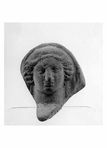 Recumbente con figura femminile (RILIEVO, Iacobone C4 XIII) - produzione tarantina (prima meta' sec. IV a.C)