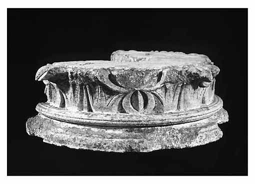 BASE DI COLONNA - produzione tarantina (fine/prima meta' secc. IV/ III a.C)