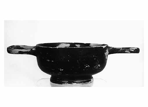 TAZZA BIANSATA - ambito apulo (seconda meta' sec. IV a.C)