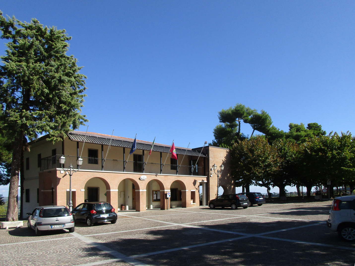 Viale della Rimembranza di Penna S. Andrea (viale, commemorativo/ ai caduti della prima e seconda guerra mondiale) - Penna Sant'Andrea (TE) 