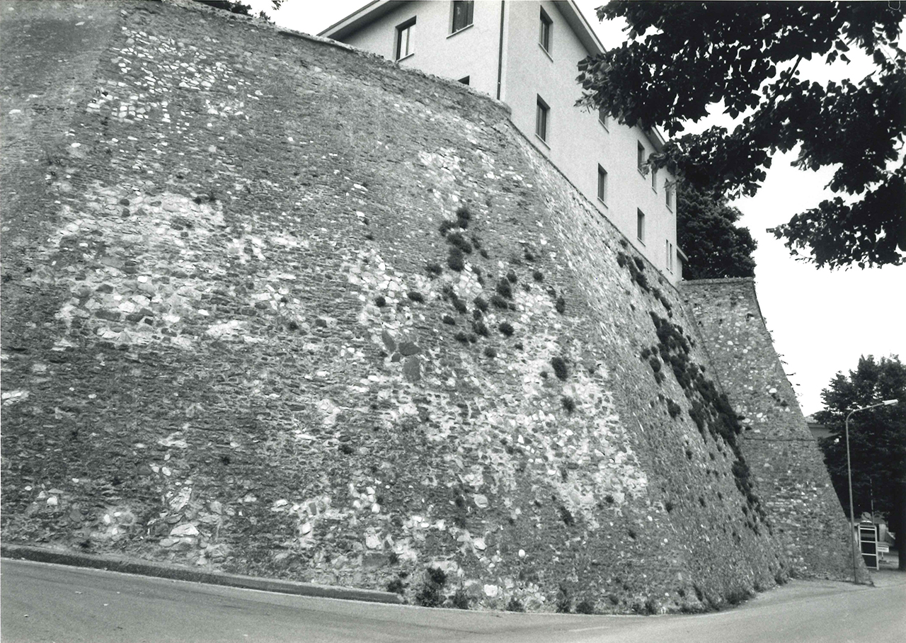 Montescudo (mura, difensive) - Montescudo-Monte Colombo (RN) 