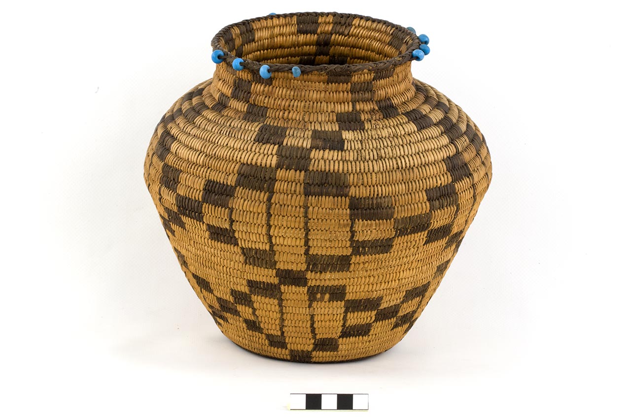 Vaso, ARREDI E SUPPELLETTILI/ CONTENITORI, RECIPIENTI E OGGETTI DI USO DOMESTICO - Pima