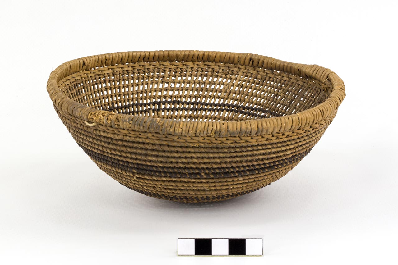 Cappello, ABBIGLIAMENTO E ORNAMENTI DEL CORPO/ COPRICAPI - Pomo