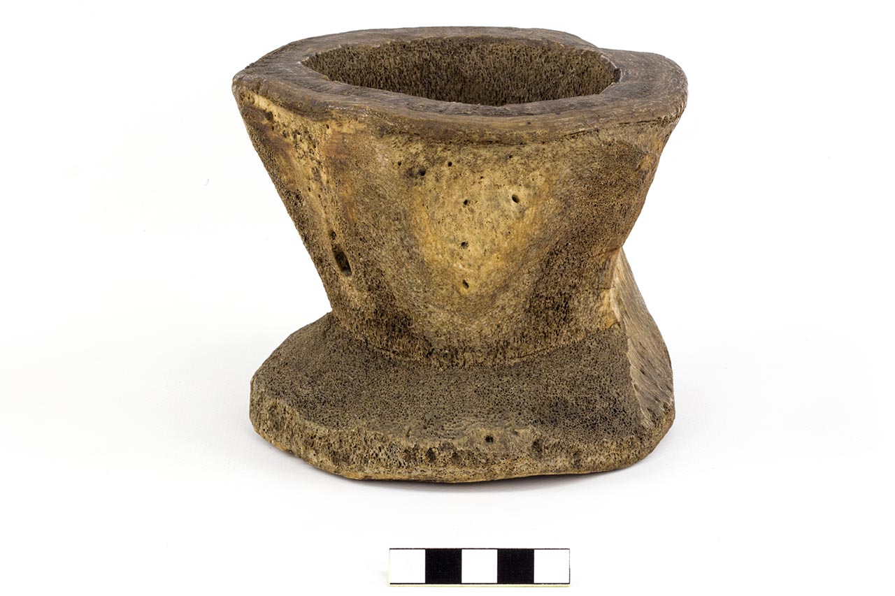 Mortaio, ARREDI E SUPPELLETTILI/ CONTENITORI, RECIPIENTI E OGGETTI DI USO DOMESTICO - Inuit