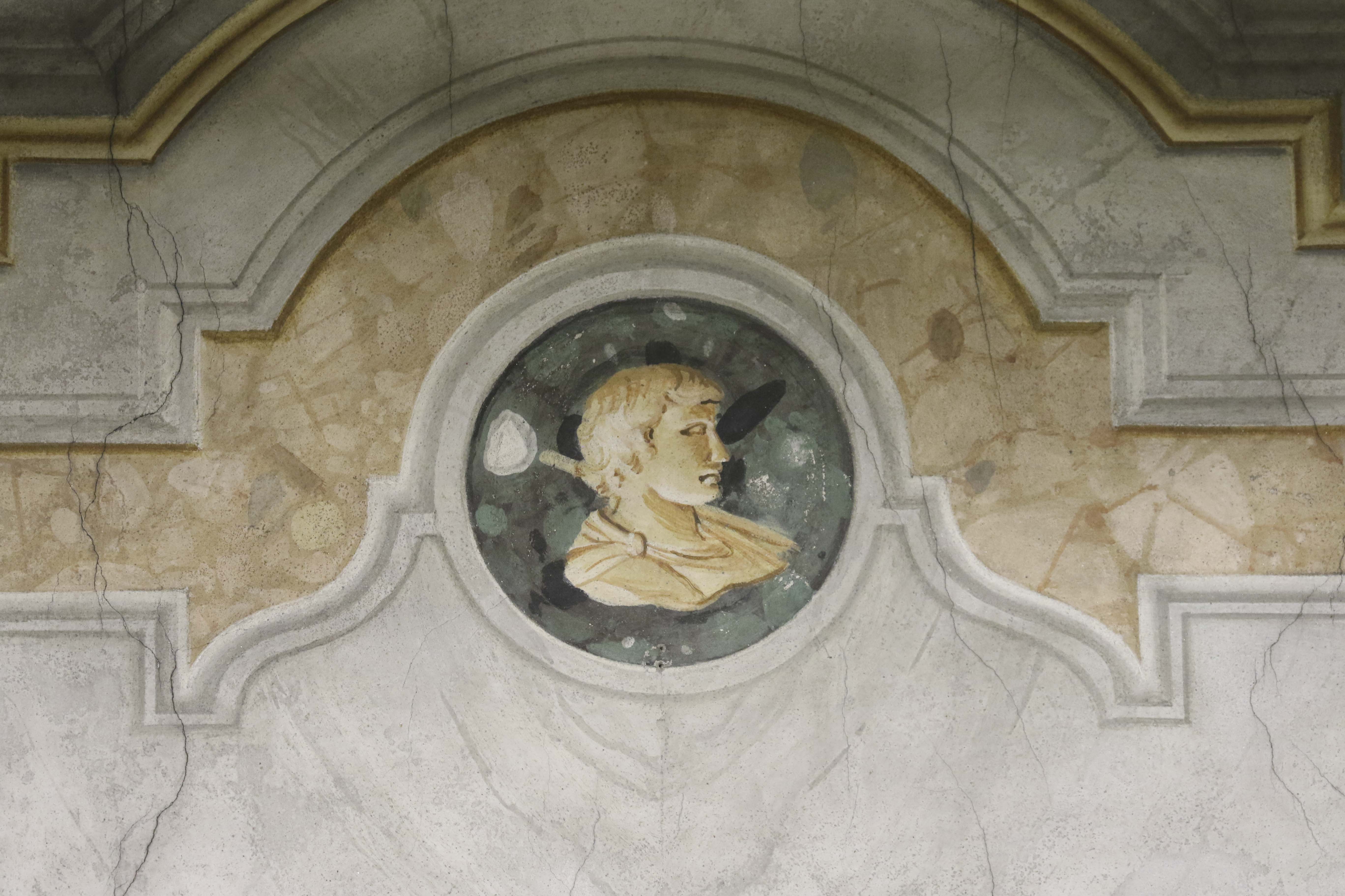 finta specchiatura marmorea con medaglione/ Testa d'uomo di profilo (dipinto) di Mengardi, Giambattista (attribuito) - ambito veneto (terzo quarto XVIII)