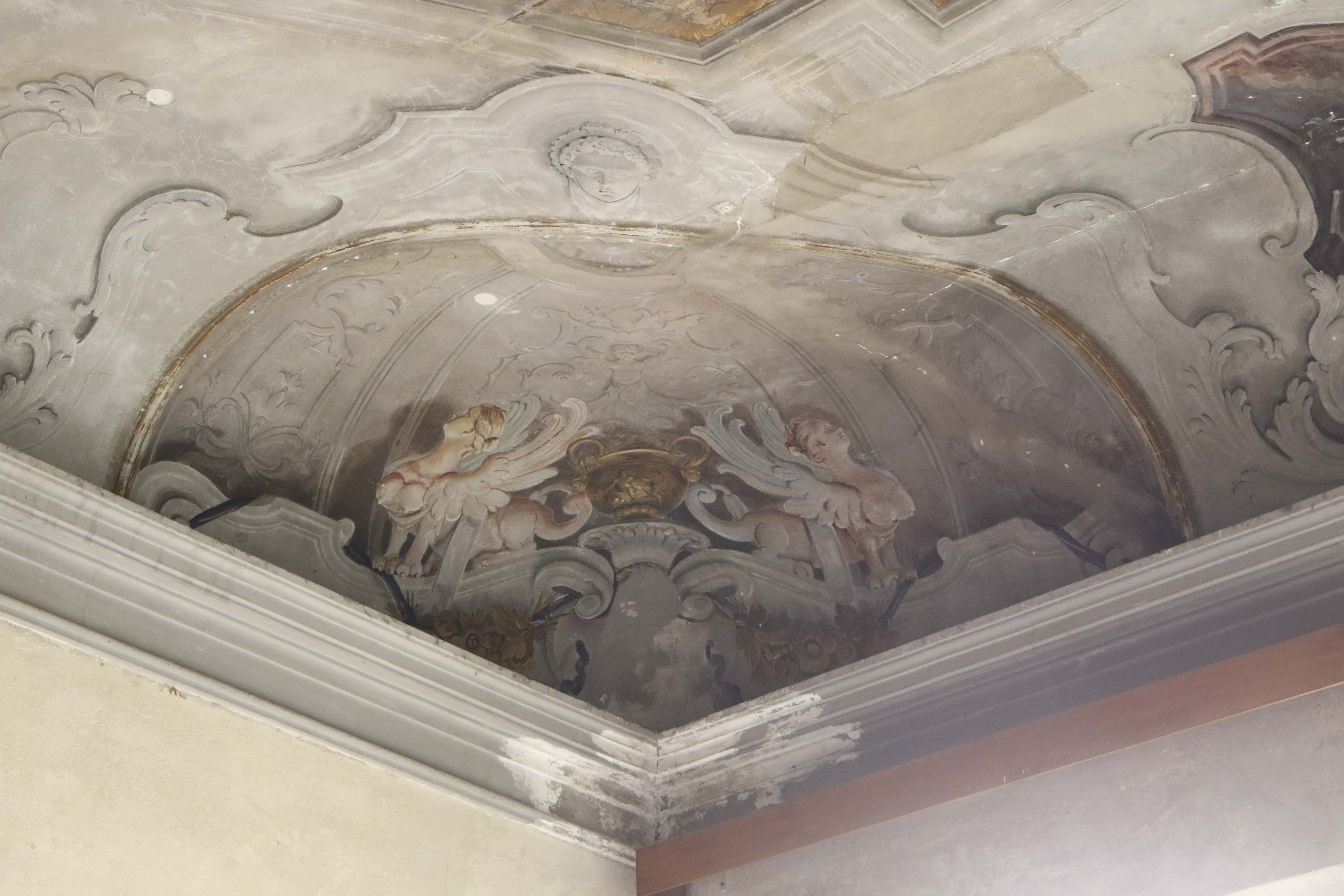 Sfingi e vasi (dipinto) di Mengardi, Giambattista (attribuito) (terzo quarto XVIII)