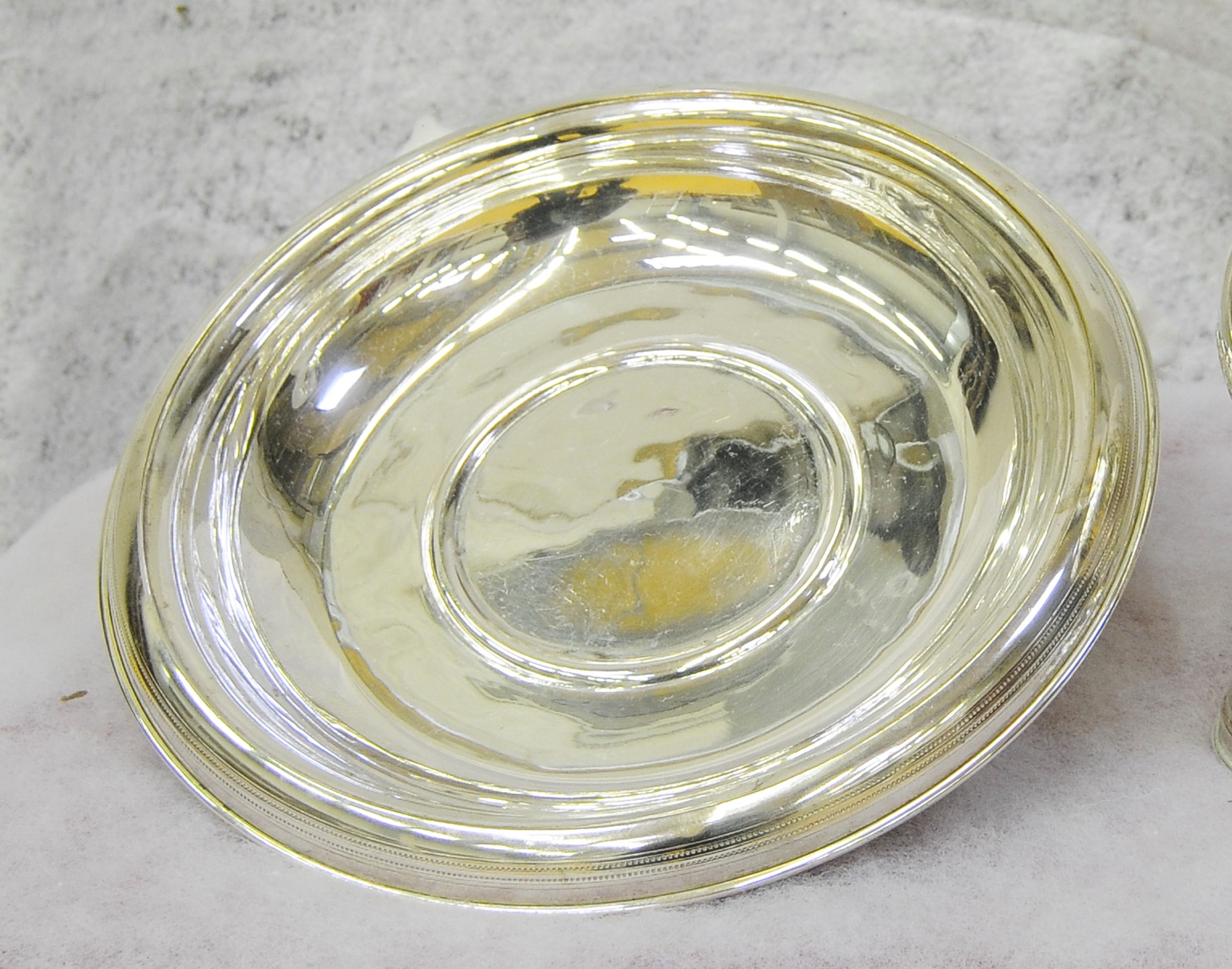 bacile, elemento d'insieme - bottega Italia centrale (prima metà sec. XX)