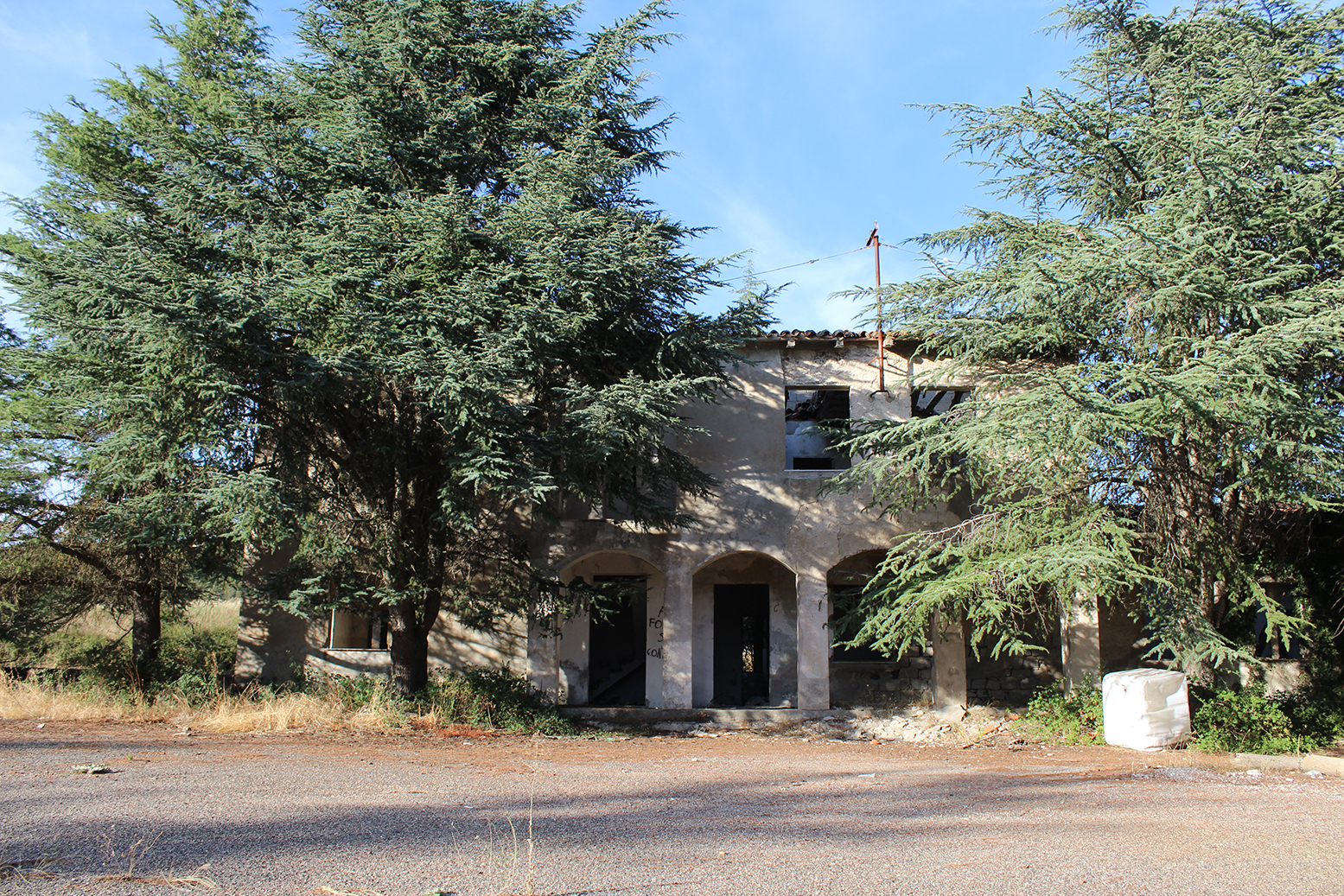 Caserma dei carabinieri del villaggio di pratobello (campo militare)