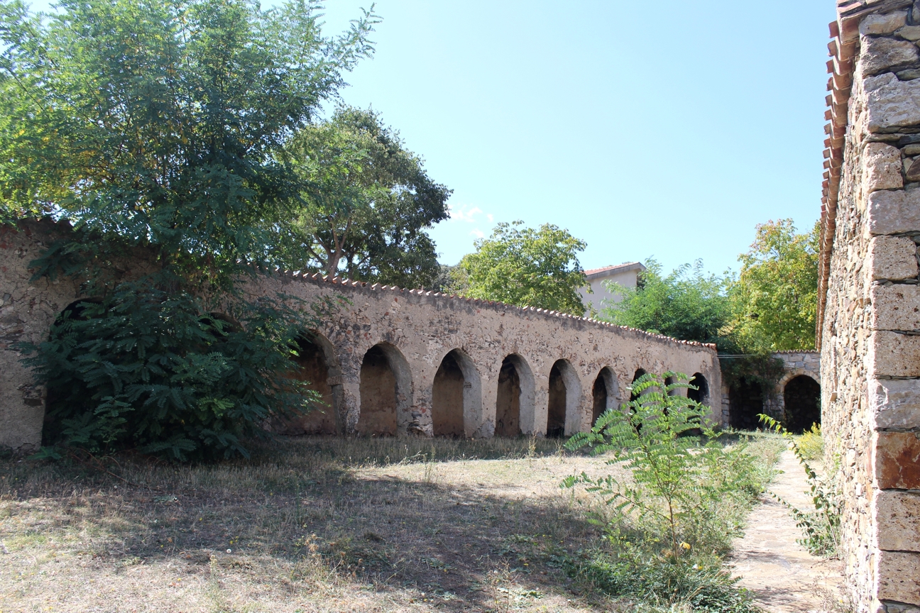 Cumbessias del santuario di santa barbara - portico (santuario)