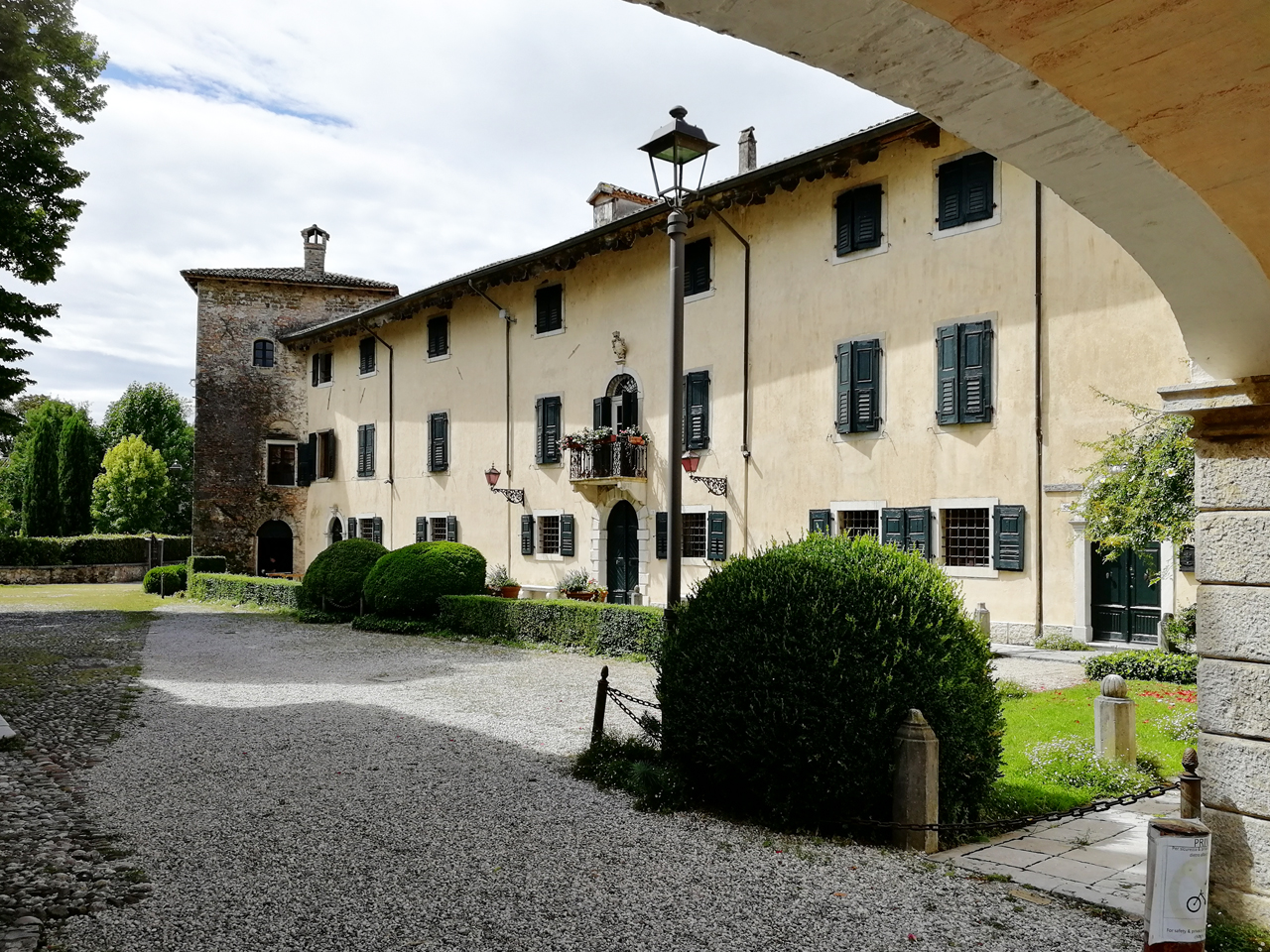 Complesso del Castello di Strassoldo di Sopra con annessi rustici, cortile e giardino (castello, fortificato) - Cervignano del Friuli (UD) 