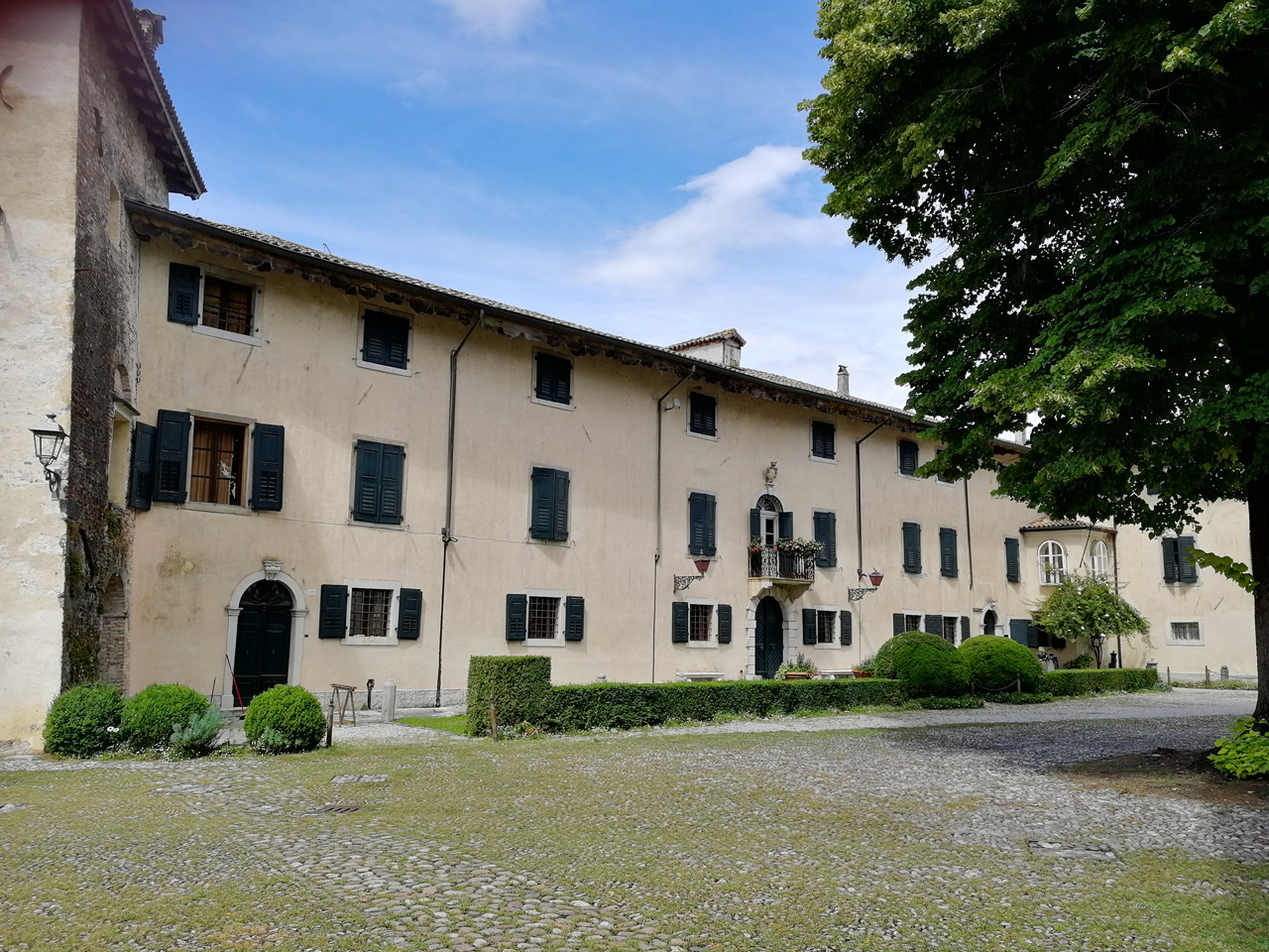 Castello di Strassoldo di Sopra con cortile e giardino (castello, fortificato) - Cervignano del Friuli (UD) 