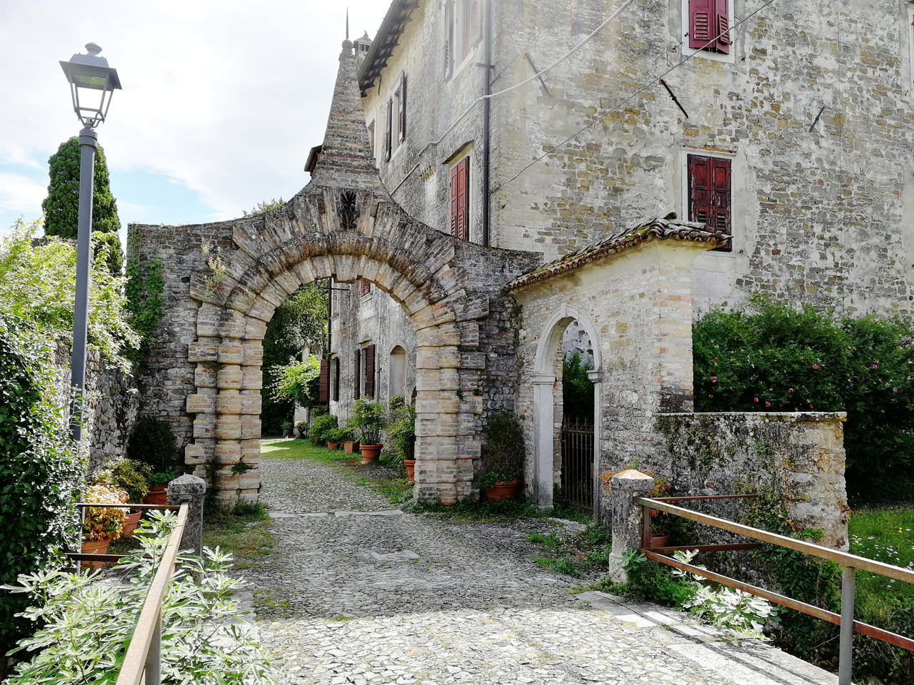 Complesso del Castello di Strassoldo di Sotto con cappella, mulino, dipendenze e parco (castello, fortificato) - Cervignano del Friuli (UD) 