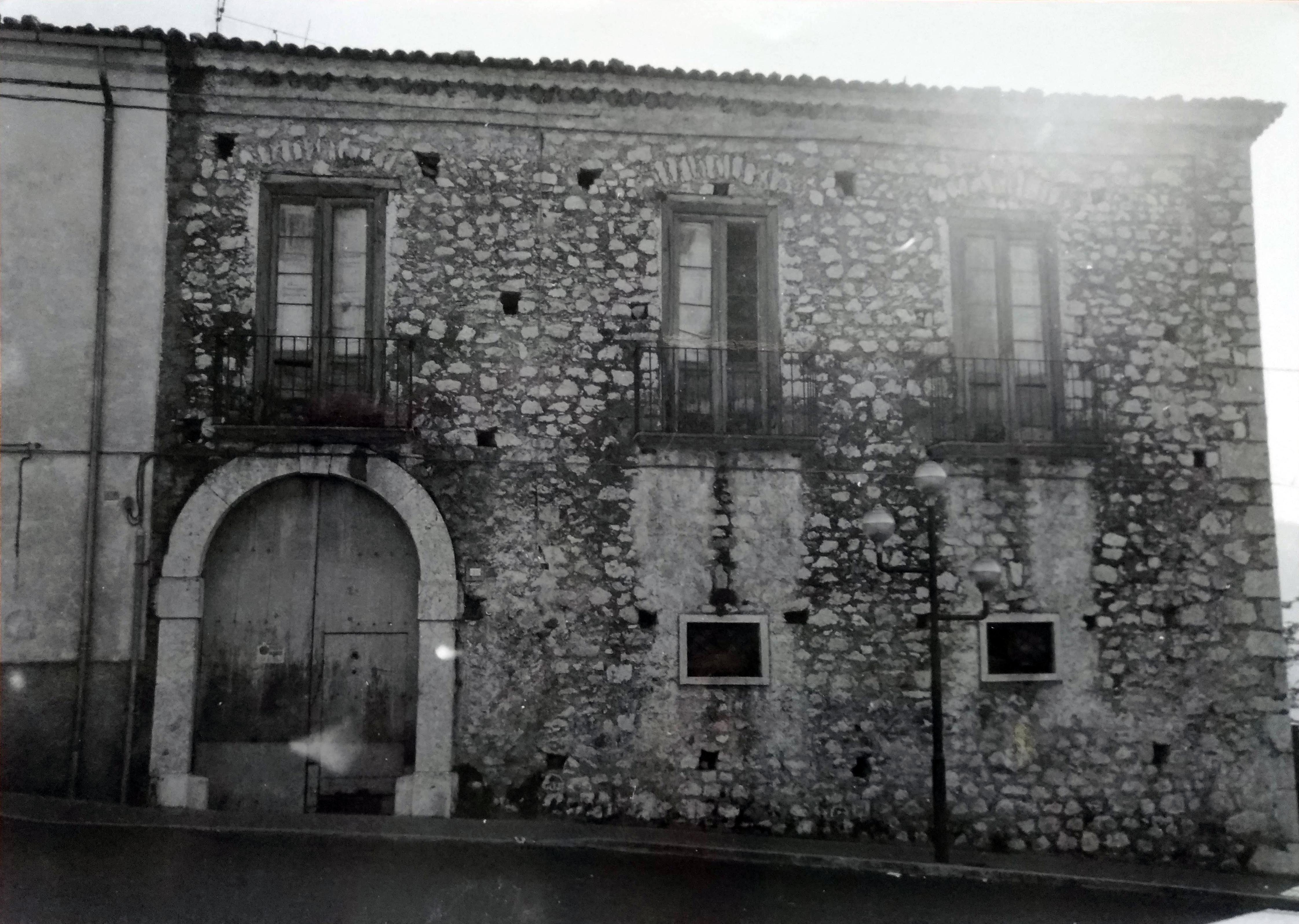 Palazzo via S.Rocco 23 (palazzo, privato) - Capriati a Volturno (CE)  (XVIII, metà)